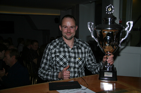 Årets fighter blev Peter Vesti, som bagefter gjorde det klart, at uden et godt team, som ikke stikker op for noget som helst, så havde han aldrig fået pokalen.
(Foto: Gripping Media)